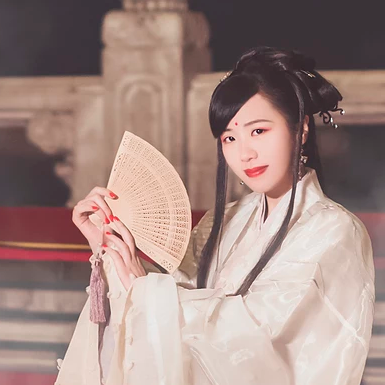 優(yōu)雅提燈品酒女生頭像，唯美古風真人頭像