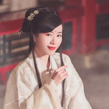 優(yōu)雅提燈品酒女生頭像，唯美古風真人頭像
