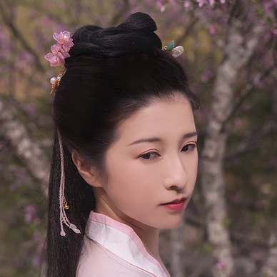 桃花粉黛帶傘女生頭像，唯美古風(fēng)真人頭像