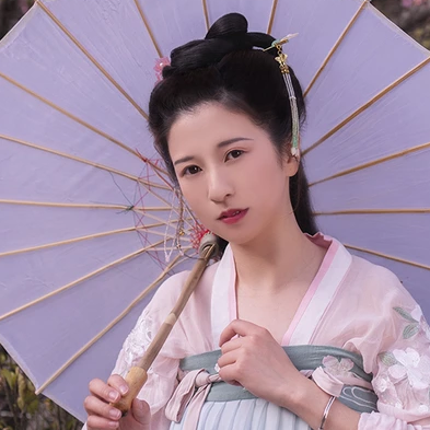 桃花粉黛帶傘女生頭像，唯美古風(fēng)真人頭像