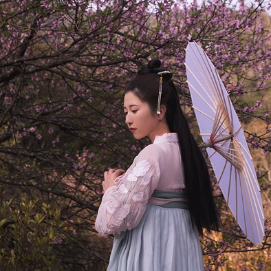 桃花粉黛帶傘女生頭像，唯美古風(fēng)真人頭像