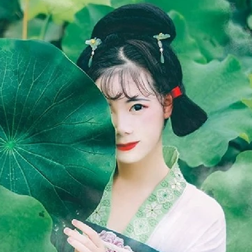 翠綠荷葉蓮花女生頭像，唯美古風(fēng)真人頭像