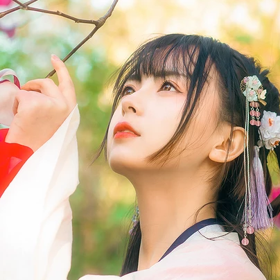 如花似夢帶傘女生頭像，唯美古風(fēng)真人頭像