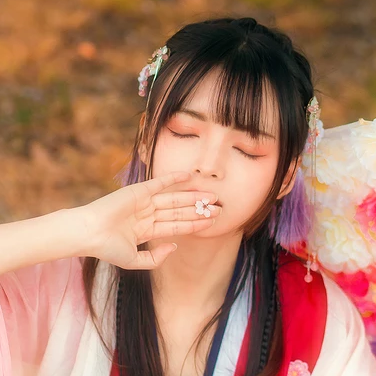 如花似夢帶傘女生頭像，唯美古風(fēng)真人頭像