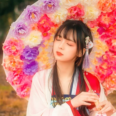如花似夢帶傘女生頭像，唯美古風(fēng)真人頭像