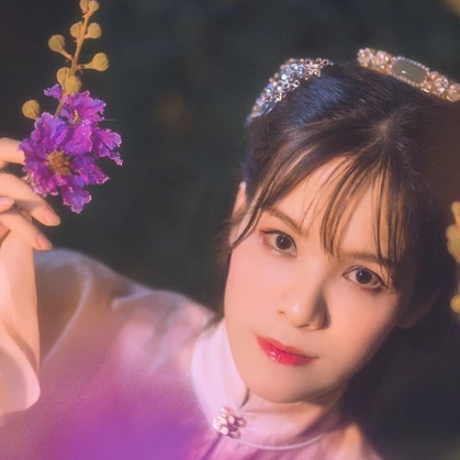 紫薇花開(kāi)帶團(tuán)扇女生頭像，唯美古風(fēng)真人頭像