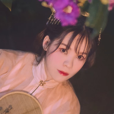 紫薇花開(kāi)帶團(tuán)扇女生頭像，唯美古風(fēng)真人頭像