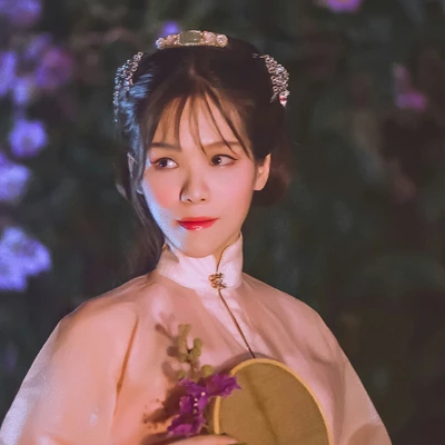 紫薇花開(kāi)帶團(tuán)扇女生頭像，唯美古風(fēng)真人頭像