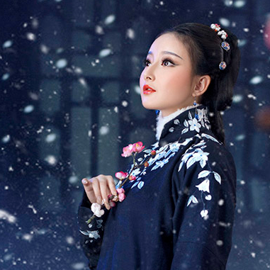 優(yōu)雅賞雪帶傘女生頭像，唯美古風(fēng)真人頭像