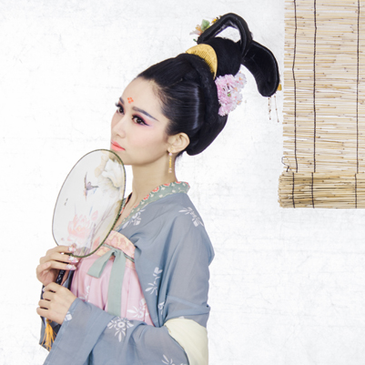 素雅帶團(tuán)扇女生頭像，唯美古風(fēng)真人頭像