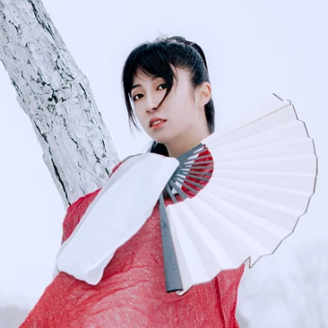 初雪紅衣俠客女生頭像，唯美古風(fēng)真人頭像