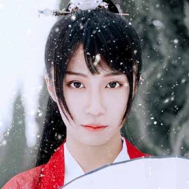 初雪紅衣俠客女生頭像，唯美古風(fēng)真人頭像