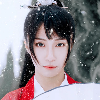 初雪紅衣俠客女生頭像，唯美古風(fēng)真人頭像