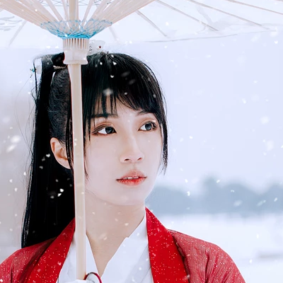 初雪紅衣俠客女生頭像，唯美古風(fēng)真人頭像
