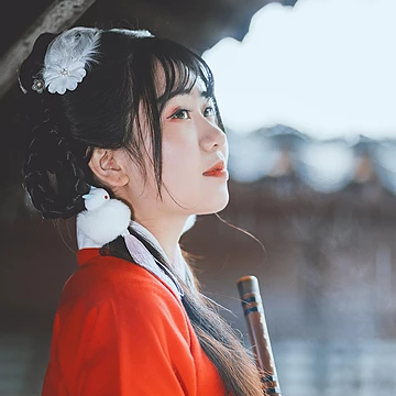 清新文藝紅披風女生頭像，唯美古風真人頭像