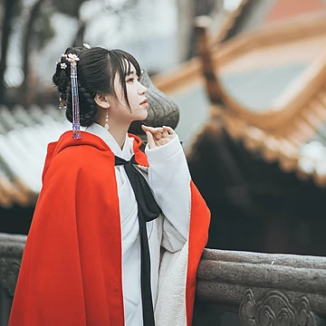 清新文藝紅披風女生頭像，唯美古風真人頭像