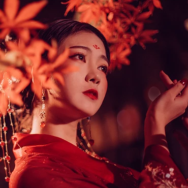 朱紅嬌艷女生頭像，唯美古風(fēng)真人頭像