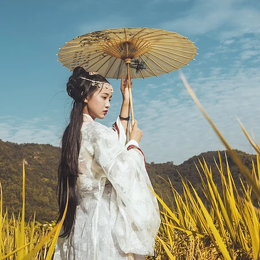 稻田飄香帶傘女生頭像，唯美古風(fēng)真人頭像