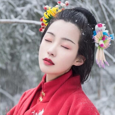 梅花雪紅衣女生頭像，唯美古風真人頭像
