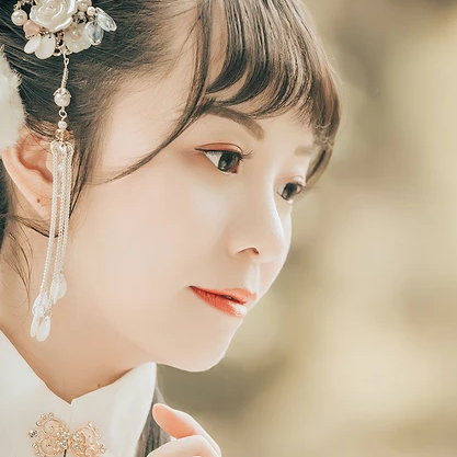 文藝復(fù)古帶團(tuán)扇女生頭像，唯美古風(fēng)真人頭像