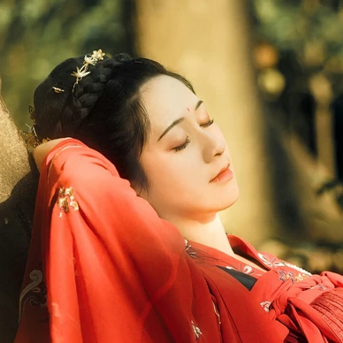彼岸花團(tuán)扇紅妝紅衣頭像，唯美古風(fēng)真人頭像