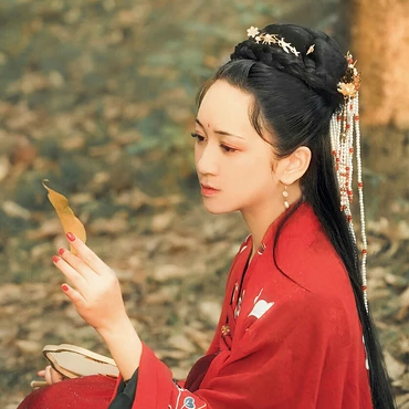 彼岸花團(tuán)扇紅妝紅衣頭像，唯美古風(fēng)真人頭像