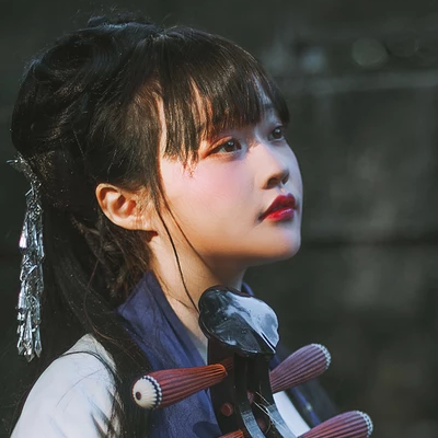 文藝帶樂器女生頭像，唯美古風(fēng)真人頭像