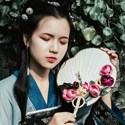 古典淡雅帶團(tuán)扇頭像，唯美古風(fēng)真人頭像