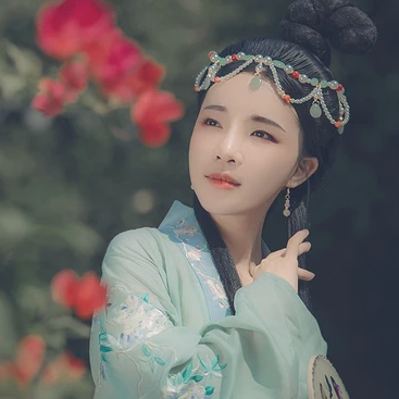淡雅少女帶團扇頭像，唯美古風(fēng)真人頭像