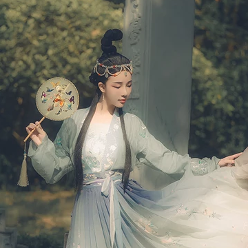 淡雅少女帶團扇頭像，唯美古風(fēng)真人頭像