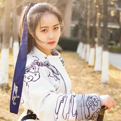 霸氣帶兵器女生頭像，唯美古風(fēng)真人頭像