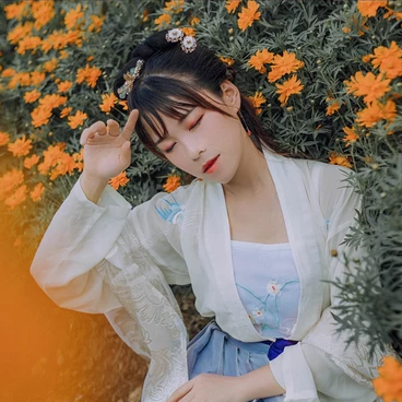 秋菊花香女生頭像，唯美古風(fēng)真人頭像