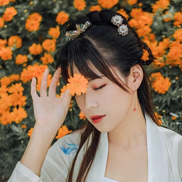 秋菊花香女生頭像，唯美古風真人頭像
