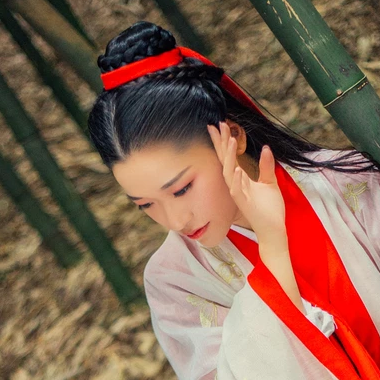 紅衣帶面具扇女生頭像，唯美古風(fēng)真人頭像
