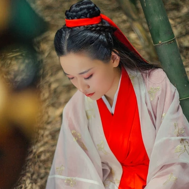 紅衣帶面具扇女生頭像，唯美古風(fēng)真人頭像