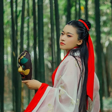 紅衣帶面具扇女生頭像，唯美古風(fēng)真人頭像