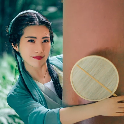 青青帶團(tuán)扇女生頭像，唯美古風(fēng)真人頭像