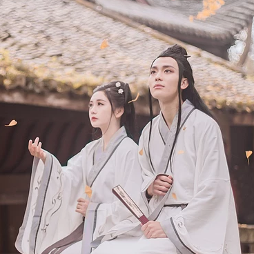 銀杏樹下情侶頭像，唯美古風(fēng)真人頭像