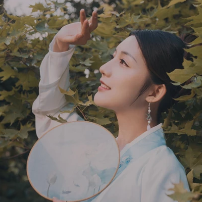 文藝帶團(tuán)扇女生頭像，唯美古風(fēng)真人頭像