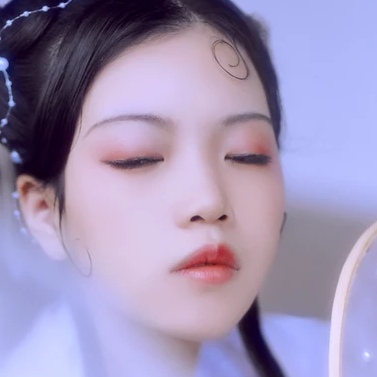 蝴蝶飛舞女生頭像，唯美古風(fēng)真人頭像