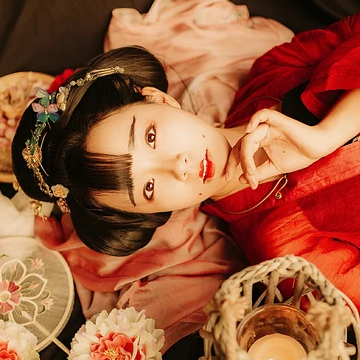 妖艷紅衣女生頭像，唯美古風(fēng)真人頭像