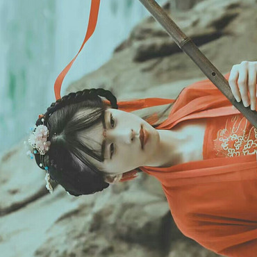 烈焰紅衣女生頭像，唯美古風(fēng)真人頭像