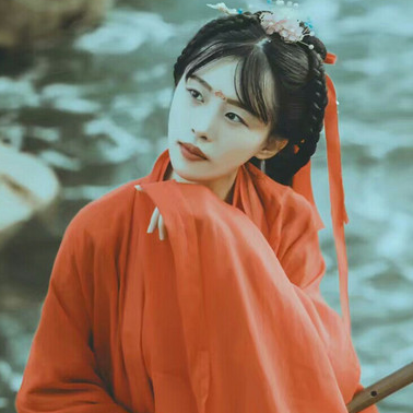 烈焰紅衣女生頭像，唯美古風(fēng)真人頭像