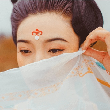 紅妝帶折扇女生頭像，唯美古風真人頭像