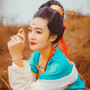 紅妝帶折扇女生頭像，唯美古風真人頭像