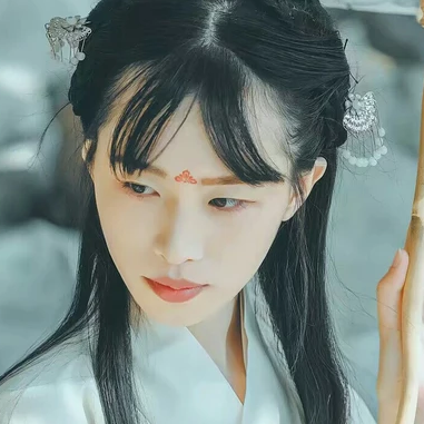 素衣帶傘和團扇女生頭像，唯美古風真人頭像