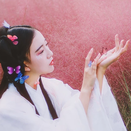 蝶花帶傘女生頭像，唯美古風(fēng)真人頭像