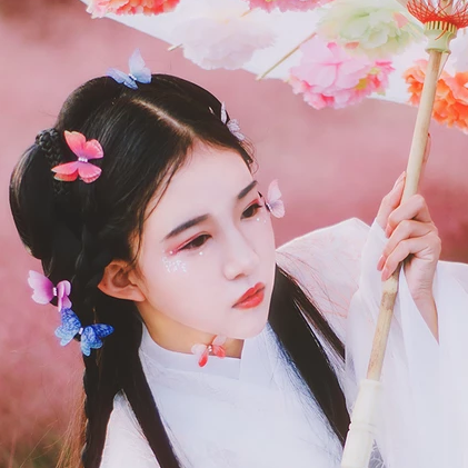 蝶花帶傘女生頭像，唯美古風(fēng)真人頭像