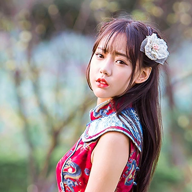 紅衣帶傘女生頭像，唯美古風(fēng)真人頭像