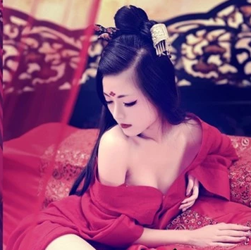 性感妖嬈紅衣女生頭像，唯美古風(fēng)真人頭像